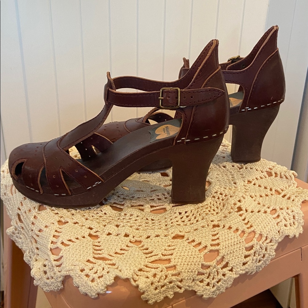 ❤️ HOST PICK ❤️ SWEDISH HASBEENS oxblood T-Strap clog heels 37 - Picture 4 of 16